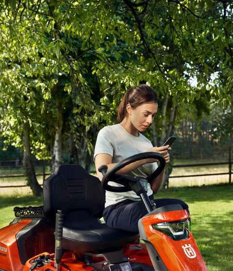 R 316TsX AWD Rider Benzin-Frontmäher – ohne Mähdeck. 